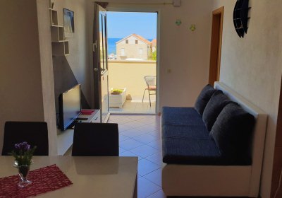 apartman roza, pogled na balkon